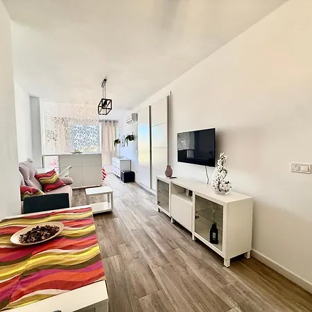 San 65 - Reformado - Centrico - 2 Min Centro - 700 M Playa - Wifi Lägenhet Torremolinos